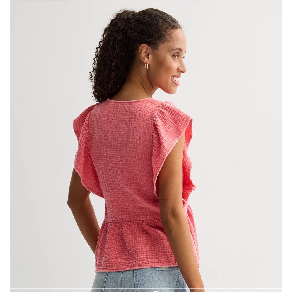 Rewind Coral Textured Ruffle Top - Picture 4 of 10